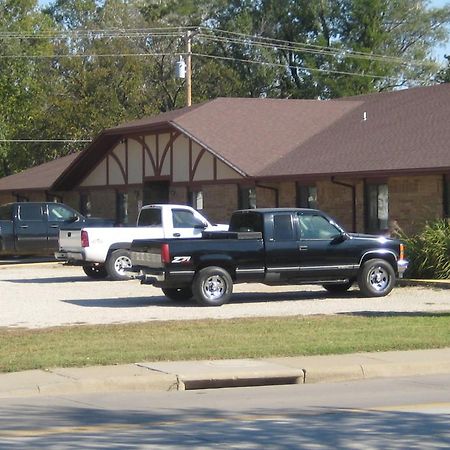 Coronado Motel & Rv Park Lindsborg Bagian luar foto
