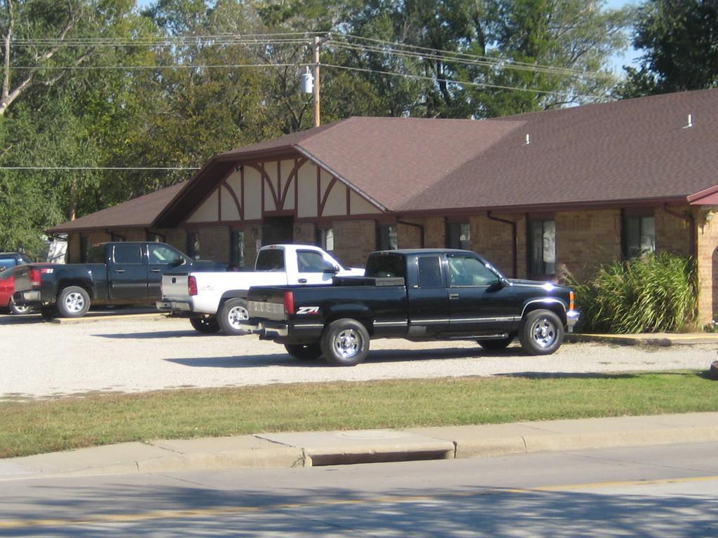 Coronado Motel & Rv Park Lindsborg Bagian luar foto