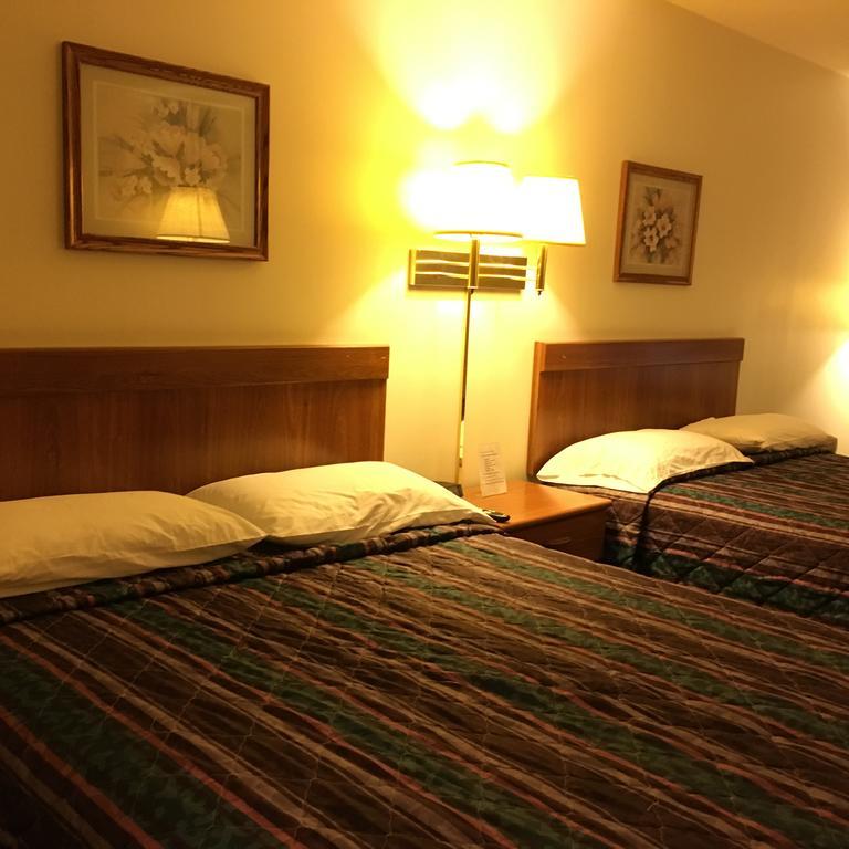 Coronado Motel & Rv Park Lindsborg Bagian luar foto