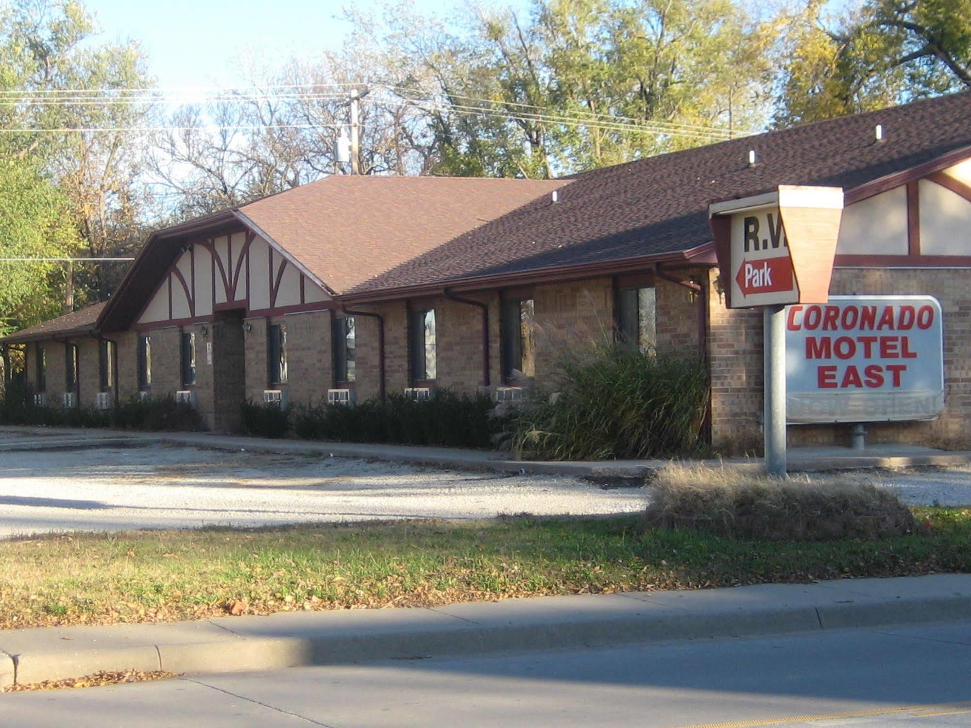 Coronado Motel & Rv Park Lindsborg Bagian luar foto