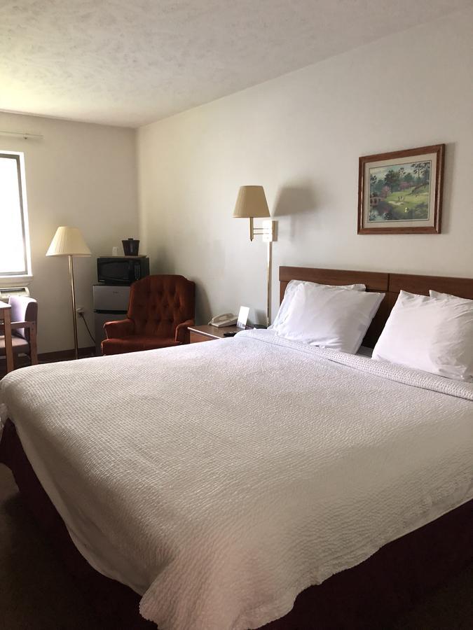 Coronado Motel & Rv Park Lindsborg Bagian luar foto