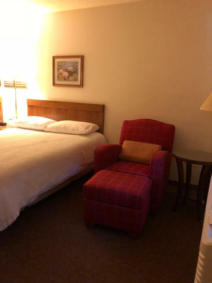 Coronado Motel & Rv Park Lindsborg Bagian luar foto