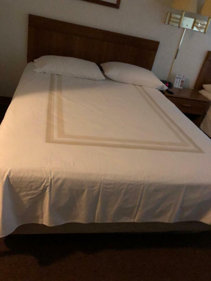 Coronado Motel & Rv Park Lindsborg Bagian luar foto